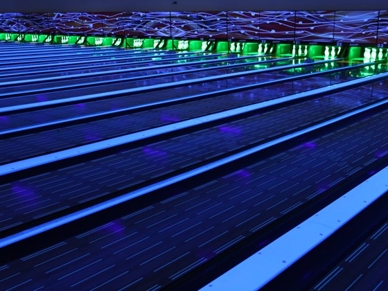 QubicaAMF-bowling-CENTERPUNCH-More-Impactful-Bowling-Experience-Center-wide.jpg